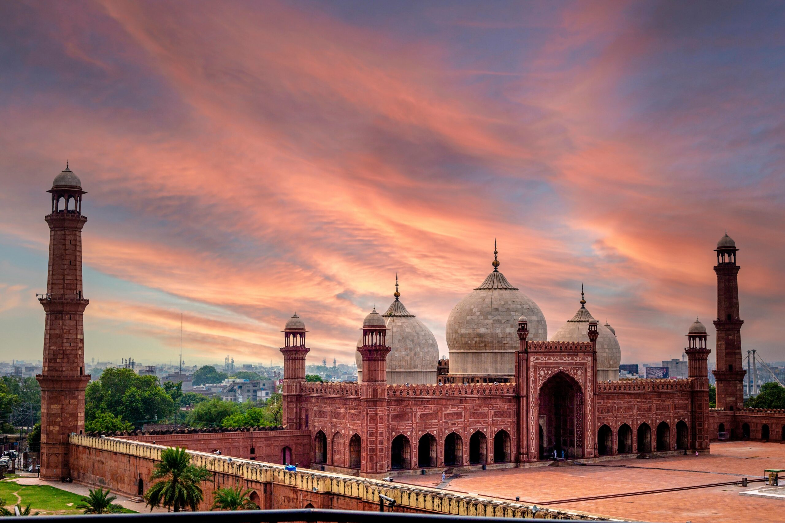 Badshahi Mosque - AY Stay Bookings